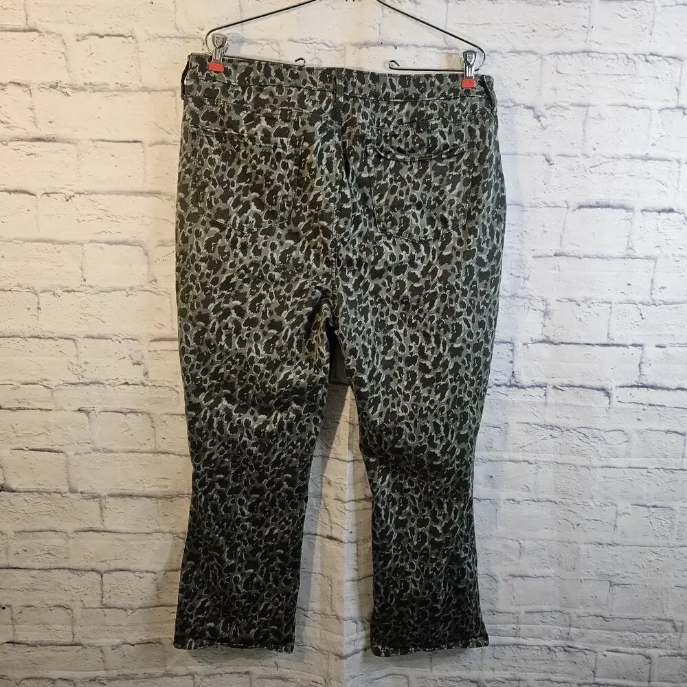 NYDJ Jeans Womens 14 Green Leopard Print Straight Lift Tuck Stretch - Picture 3 of 7